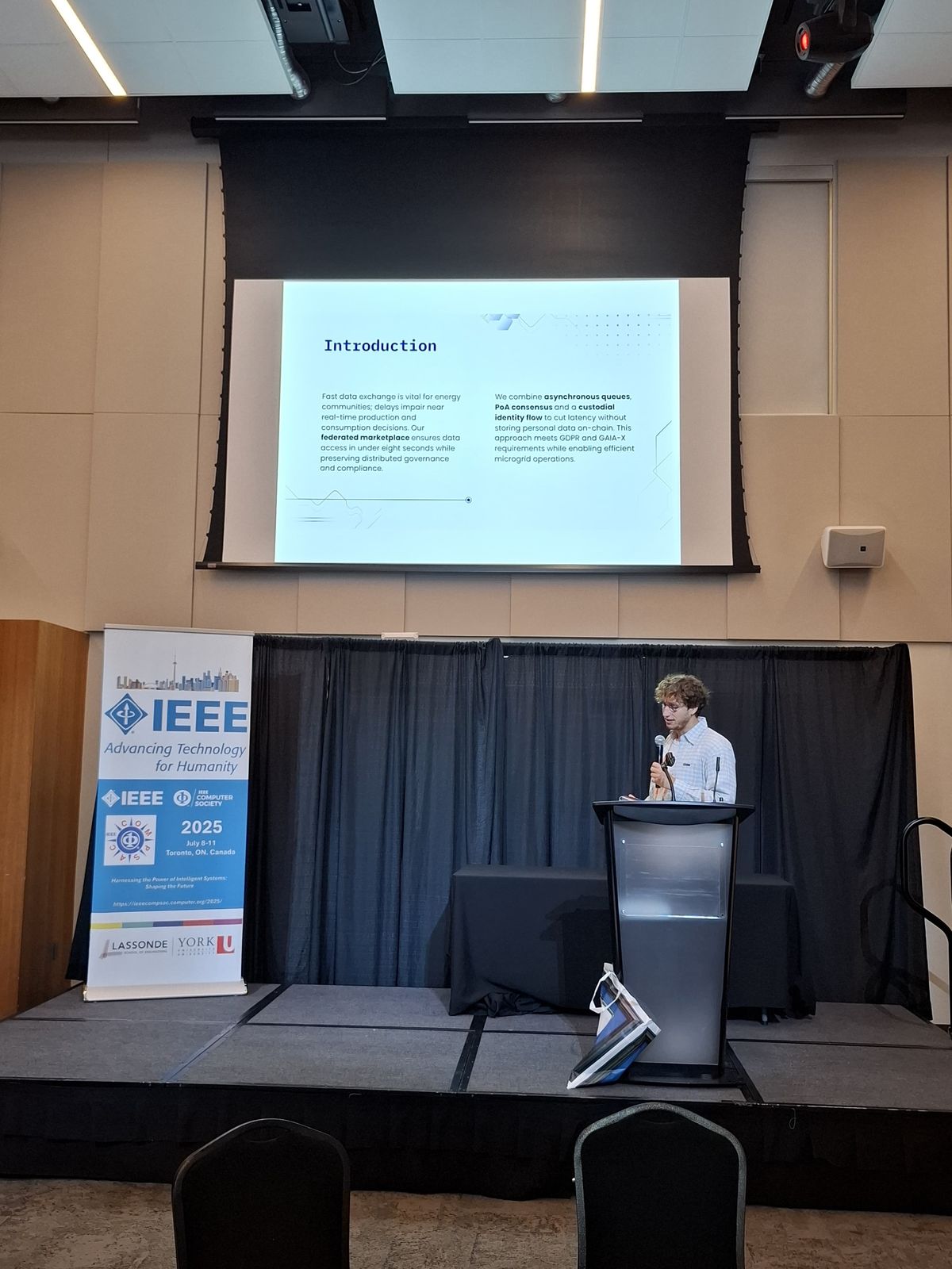 Silvio Meneguzzo presenting the sub-8 second energy data marketplace paper at COMPSAC 2025