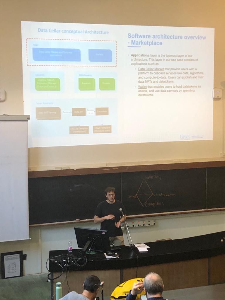 Silvio Meneguzzo presenting the DataCellar architecture during the 2023 seminar